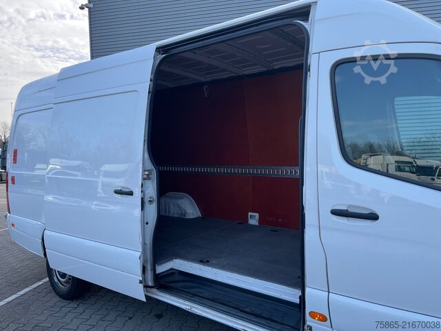 Panelvan Mercedes-Benz Sprinter 319 1.9 CDI / L4 H2 / RWD / Navi / APK...