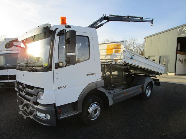 Tre-vejs tippevogn MERCEDES-BENZ Atego 822K*Kipper+Ladekran+2xAHK+Modell.2014*