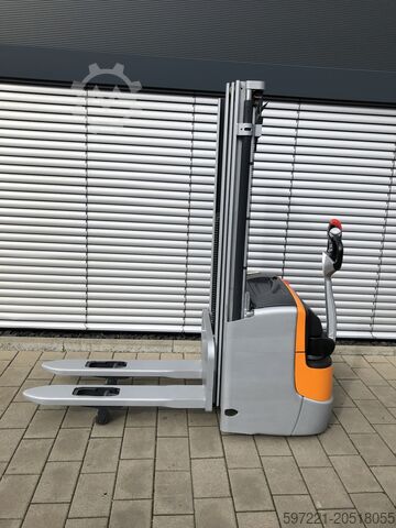 Pallet Stackers Still EXV 12i Triplexmast Initalhub