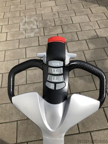 Pallet Stackers Still EXV 12i Triplexmast Initalhub