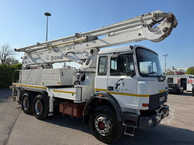 Autobetoniera cu pompă Iveco Magirus 330