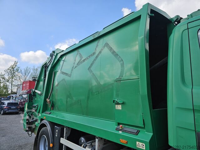 Camión de la basura SCANIA P94DB4X2NB230 mit NORBA RL200 14.1cub