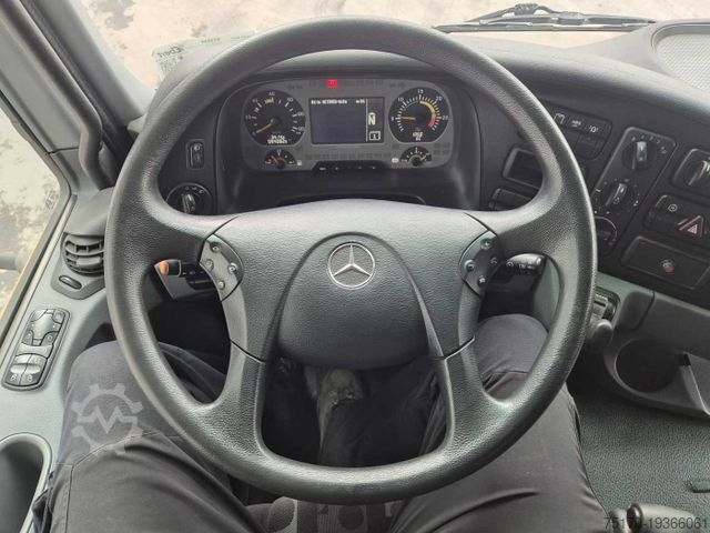 Silniční zametač MERCEDES-BENZ Actros 2032 A 4x4 Bucher STKF 9500 Airport 30x