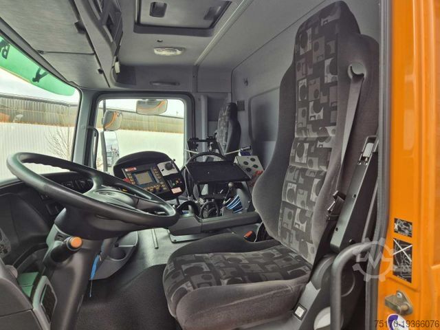 Silniční zametač MERCEDES-BENZ Actros 2032 A 4x4 Bucher STKF 9500 Airport 30x