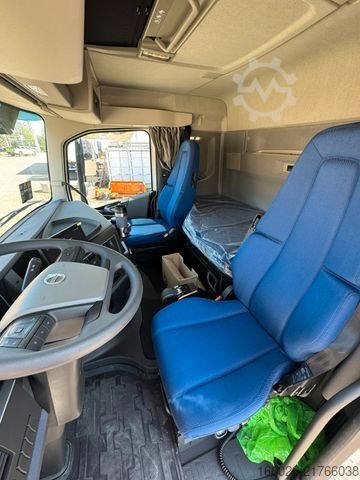 Lastbil med flak VOLVO FH500 6x4mit Fassi F545 2.27 JIB Winde sofort