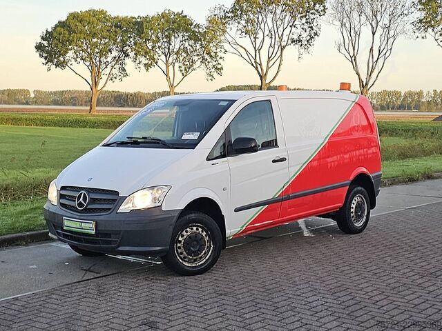 MERCEDES-BENZ VITO 116 Compatto 4x4 con aria condizionata, cambio automatico e riscaldamento autonom MERCEDES-BENZ VITO 116 Kompakt 4x4 ac automaat standkachel