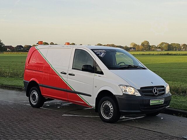 MERCEDES-BENZ VITO 116 Compatto 4x4 con aria condizionata, cambio automatico e riscaldamento autonom MERCEDES-BENZ VITO 116 Kompakt 4x4 ac automaat standkachel