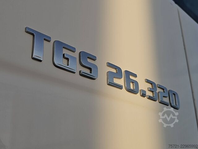 M.A.N. 26.320 TGS com rampas hidráulicas, máquina MAN 26.320 TGS HYDR. RAMPS MACHINE
