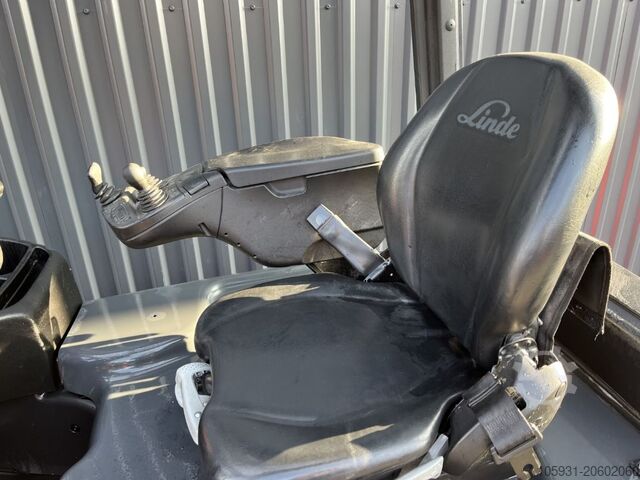 Carretilla eléctrica de 4 ruedas Linde E20PH-02