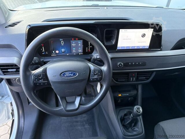 Samochód do zadań specjalnych Ford Transit Courier