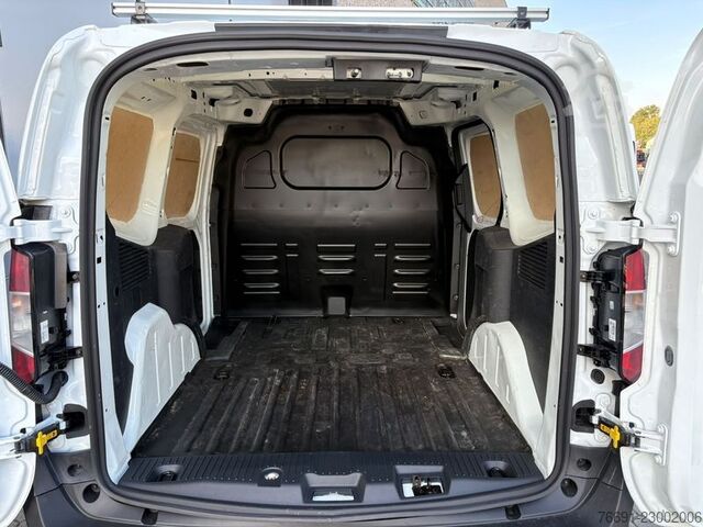 Samochód do zadań specjalnych Ford Transit Courier