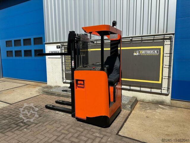 Stacker elettrico con operatore seduto BT 2900 mm anno 2016 BT SRE135