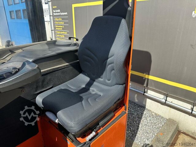 Stacker elettrico con operatore seduto BT 2900 mm anno 2016 BT SRE135