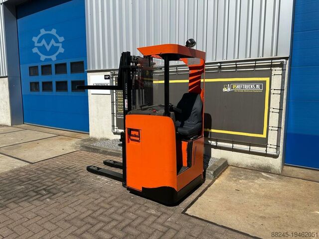 Stacker elettrico BT con sedile, altezza di sollevamento 2900 mm, anno 2016 BT SRE135