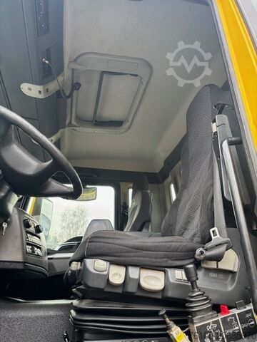 Three-way tipper truck MAN 33.480 Kipper+HIAB 166-4