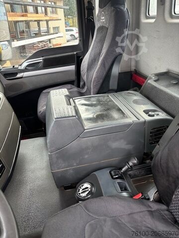 Three-way tipper truck MAN 33.480 Kipper+HIAB 166-4