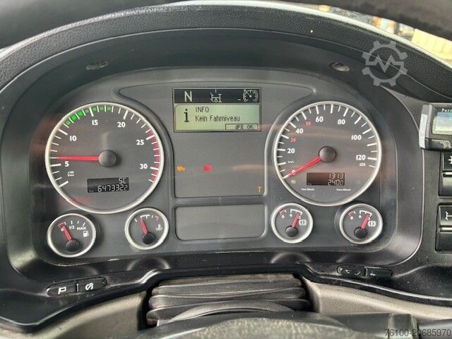 Three-way tipper truck MAN 33.480 Kipper+HIAB 166-4