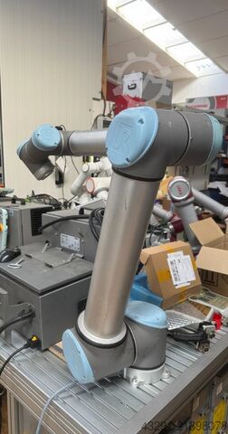 Industrial robot Cobot UR10 CB2