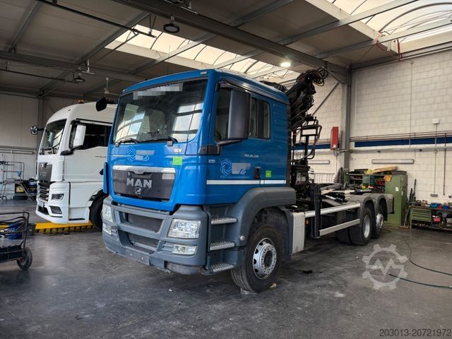 Gru montata su autocarro MAN TGS 26.320 6x2 Abrollkipper + Kran HIAB 166 E-5