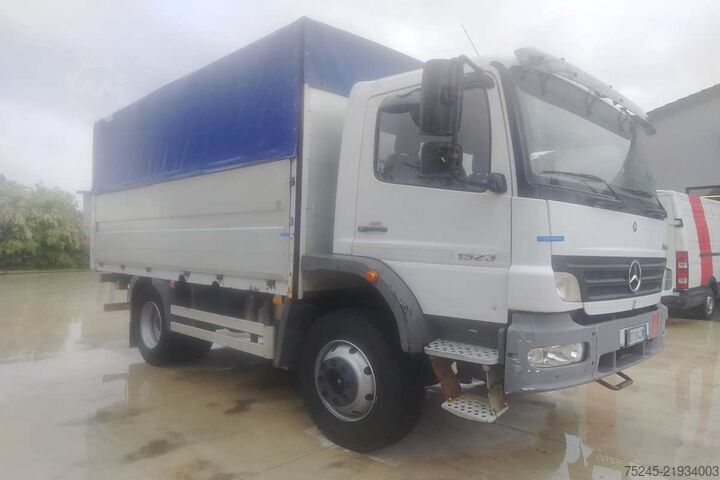 Autocarro con pianale e telone Mercedes-Benz Atego 1523 4X4