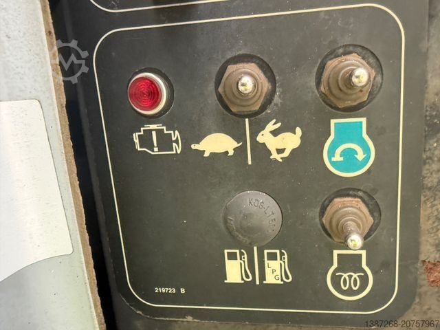 Platforma robocza GENIE S45 / 4x4 Diesel / 15.7 Meter / 2015 BJ