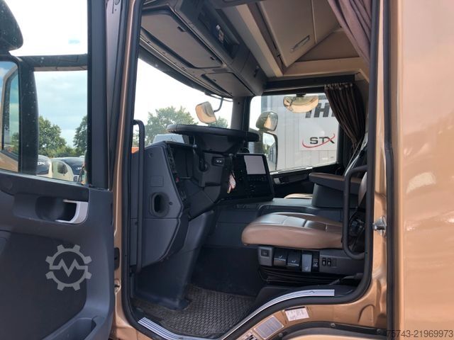 Camião para gado SCANIA P410 STX 6 Pferde Pop-Out, Pop-Up, Küche unten