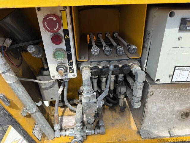 Nifty HR12 NE Plataforma Articulada 4x2 Elétrica 2011 12M altura de trabalho NIFTYLIFT HR12 NE Knikarmhoogwerker 4x2 Elektrisch 2011 12M werkhoogte