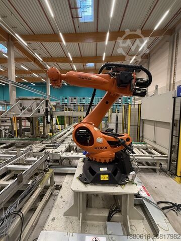 FLR – KR C4 robot industriale KUKA KR 210 R2700 extra