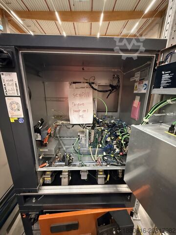 FLR – KR C4 robot industriale KUKA KR 210 R2700 extra