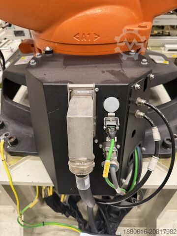 FLR – KR C4 robot industriale KUKA KR 210 R2700 extra