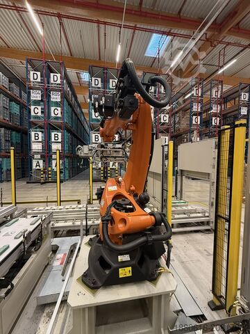 FLR – KR C4 robot industriale KUKA KR 210 R2700 extra