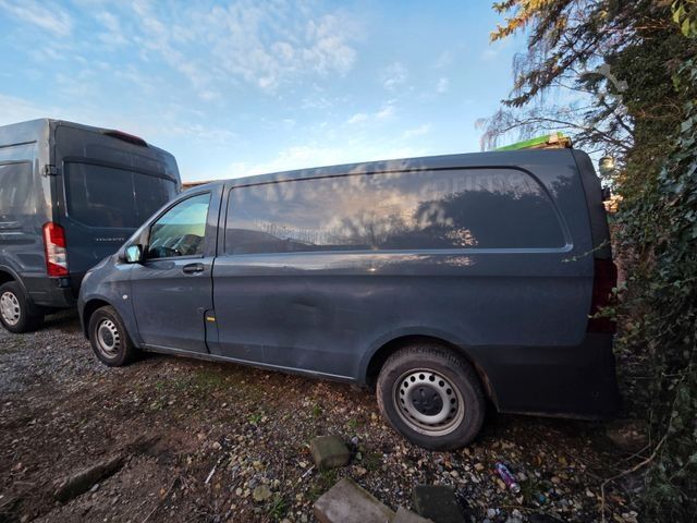 Minibus MERCEDES-BENZ Vito Kasten 110  Kamera Tempom. Klima Tüv neu E6