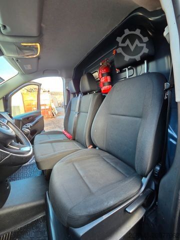 Minibus MERCEDES-BENZ Vito Kasten 110  Kamera Tempom. Klima Tüv neu E6