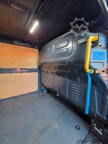 Minibus MERCEDES-BENZ Vito Kasten 110  Kamera Tempom. Klima Tüv neu E6