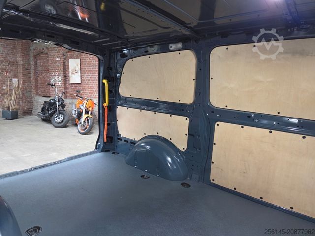 Minibus MERCEDES-BENZ Vito Kasten 110  Kamera Tempom. Klima Tüv neu E6