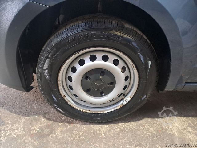 Minibus MERCEDES-BENZ Vito Kasten 110  Kamera Tempom. Klima Tüv neu E6