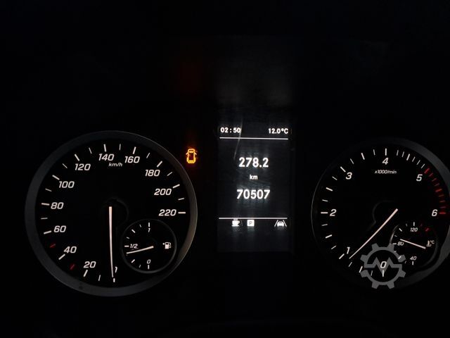 Minibus MERCEDES-BENZ Vito Kasten 110  Kamera Tempom. Klima Tüv neu E6