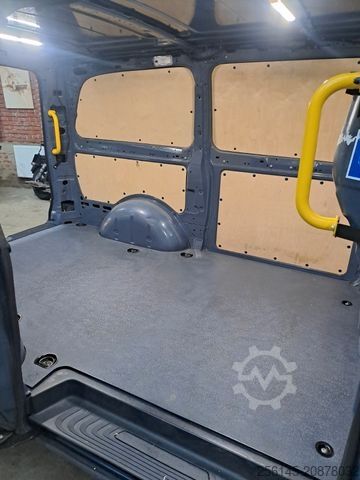 Minibus MERCEDES-BENZ Vito Kasten 110  Kamera Tempom. Klima Tüv neu E6