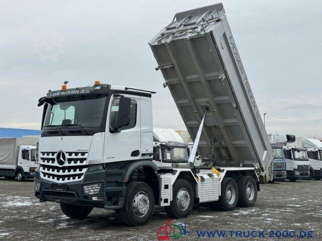 Camion ribaltabile trilaterale Mercedes-Benz Arocs 3248 8x4/4 Moser 3 Seiten Kipper Retarder