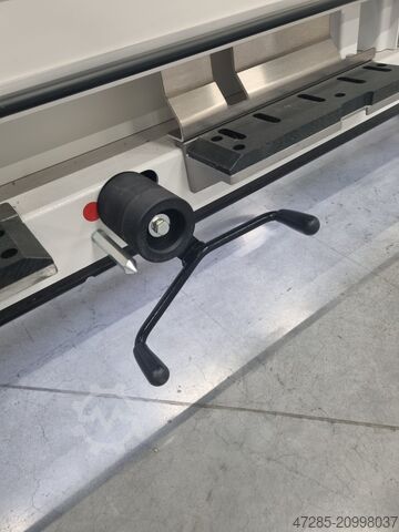 Függőleges lapszabász gép Putsch Meniconi SVP 420