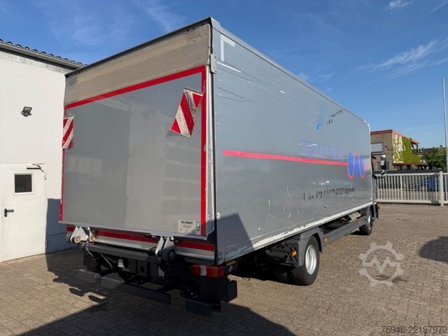 Vrachtwagen met bakwagen MERCEDES-BENZ Atego .