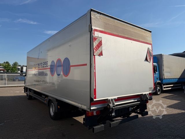Vrachtwagen met bakwagen MERCEDES-BENZ Atego .