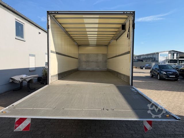 Vrachtwagen met bakwagen MERCEDES-BENZ Atego .