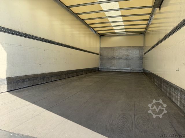 Vrachtwagen met bakwagen MERCEDES-BENZ Atego .