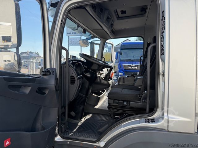 Vrachtwagen met bakwagen MERCEDES-BENZ Atego .