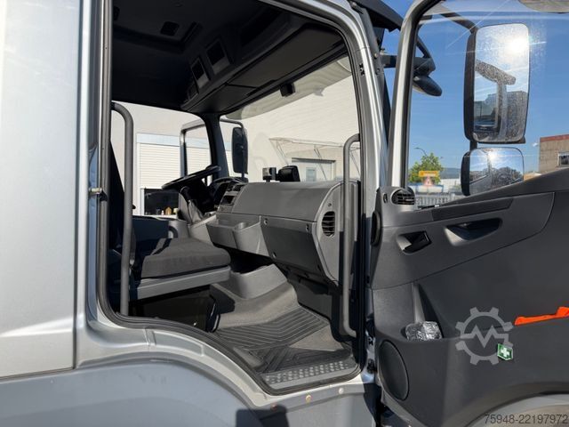 Vrachtwagen met bakwagen MERCEDES-BENZ Atego .