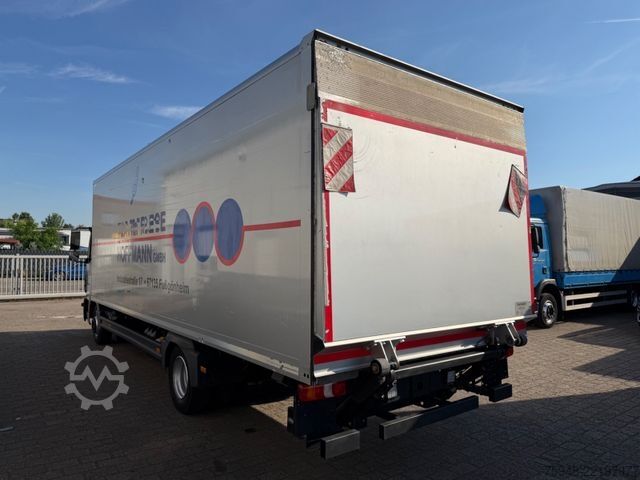 Vrachtwagen met bakwagen MERCEDES-BENZ Atego .