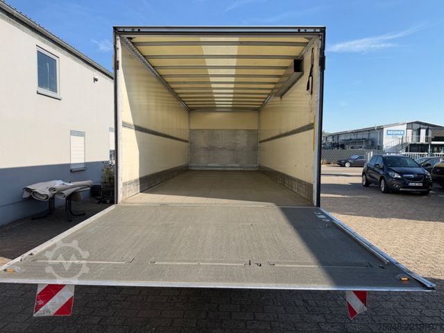 Vrachtwagen met bakwagen MERCEDES-BENZ Atego .