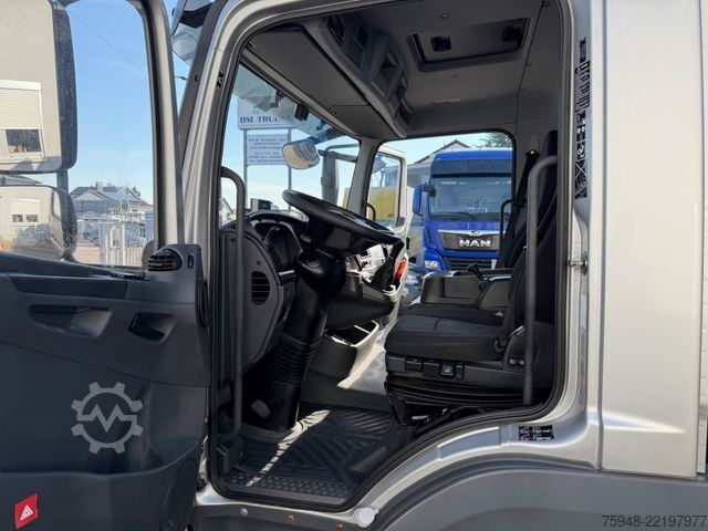 Vrachtwagen met bakwagen MERCEDES-BENZ Atego .