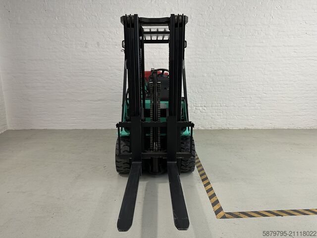  Mitsubishi FGC33NY | 3300kg | 4,42m | 1432h